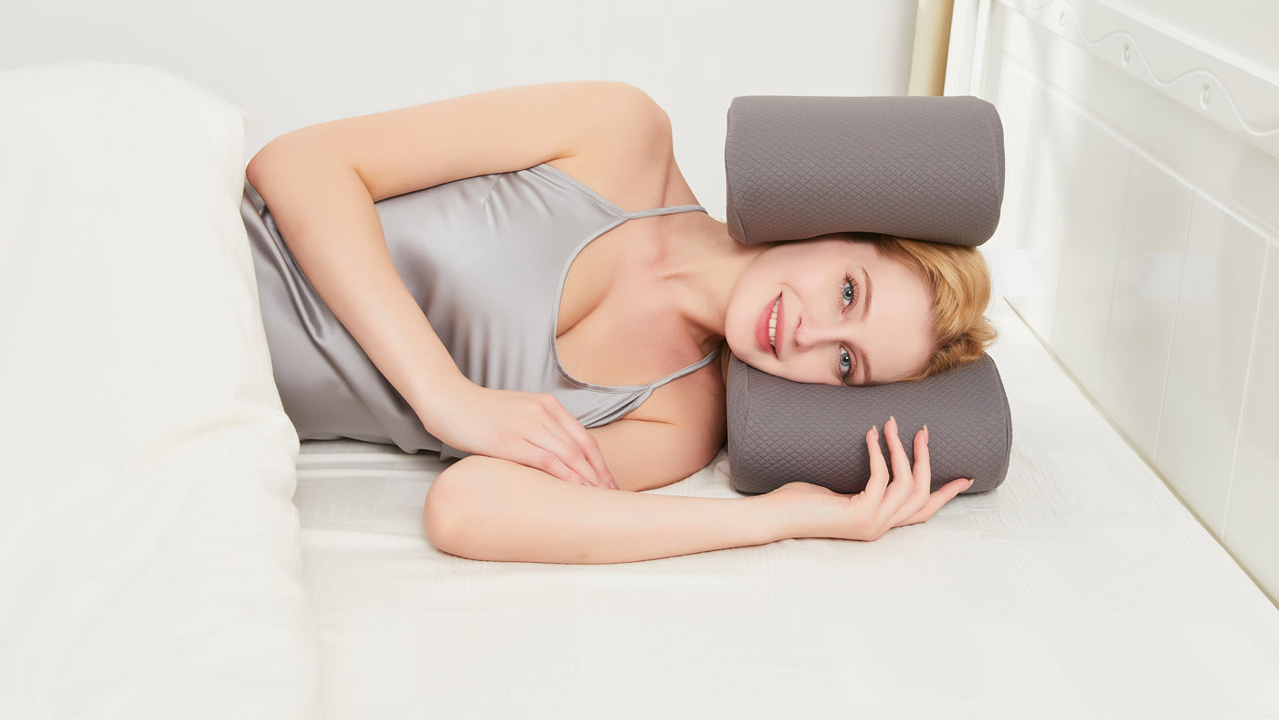 young woman relaxing with her soli pillow with headphones
